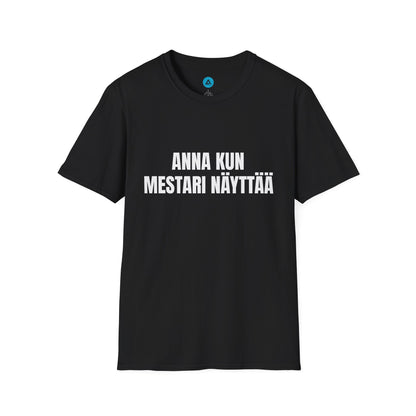 ANNA KUN MESTARI NÄYTTÄÄ – Unisex T-paita