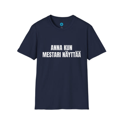 ANNA KUN MESTARI NÄYTTÄÄ – Unisex T-paita