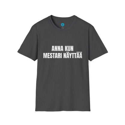 ANNA KUN MESTARI NÄYTTÄÄ – Unisex T-paita
