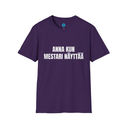 ANNA KUN MESTARI NÄYTTÄÄ – Unisex T-paita