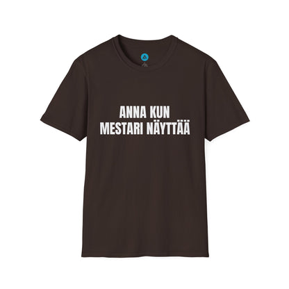 ANNA KUN MESTARI NÄYTTÄÄ – Unisex T-paita