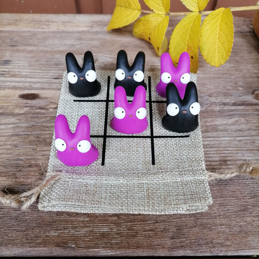Onni-peli kangaspussilla - violetit ja mustat hahmot